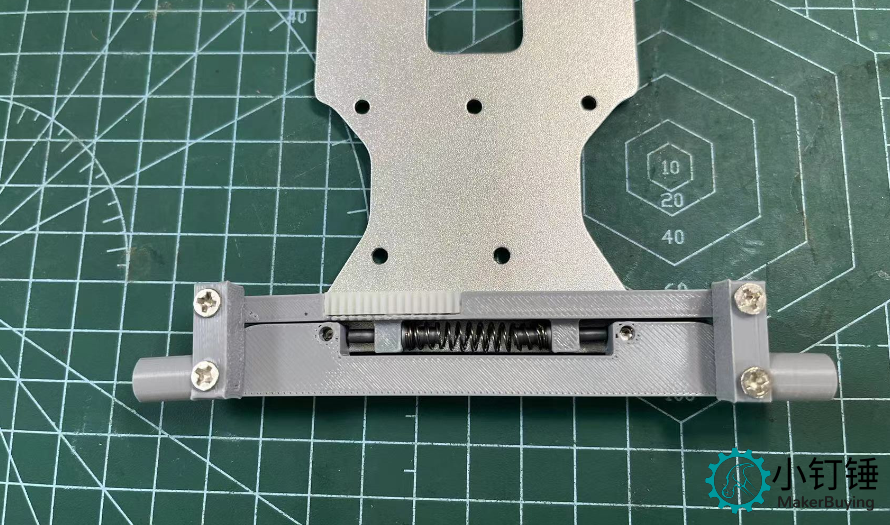 自己动手制作一个金属的带差速器的可转向的遥控玩具车