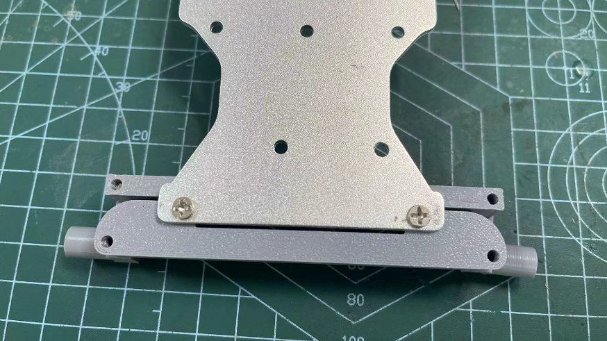 自己动手制作一个金属的带差速器的可转向的遥控玩具车