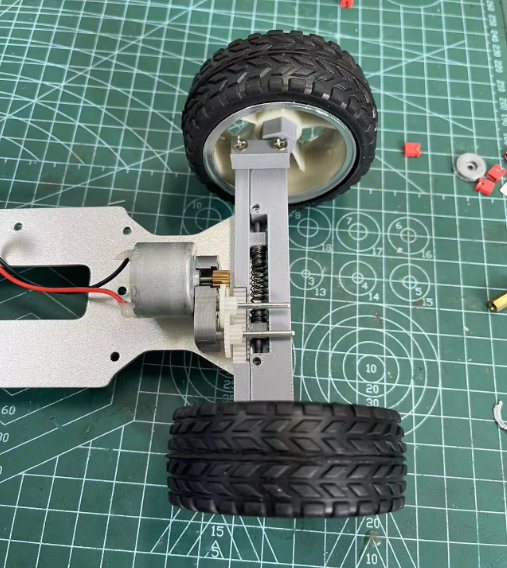 自己动手制作一个金属的带差速器的可转向的遥控玩具车