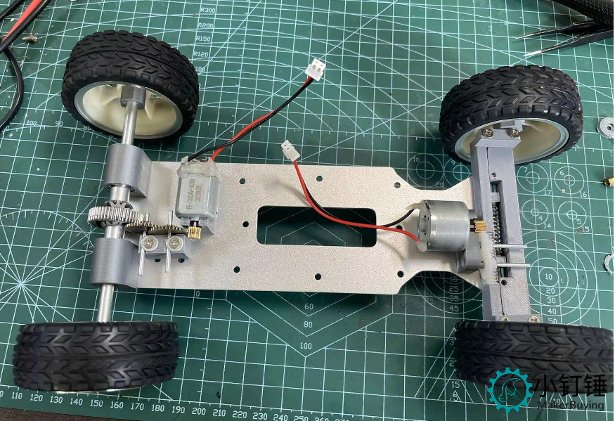 自己动手制作一个金属的带差速器的可转向的遥控玩具车