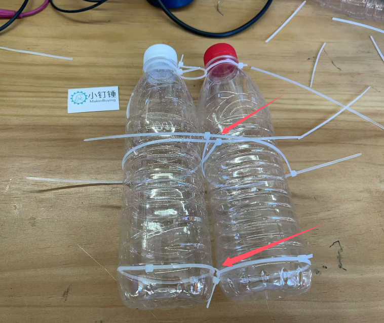 如何用矿泉水瓶制作一个风动力遥控双桨船?