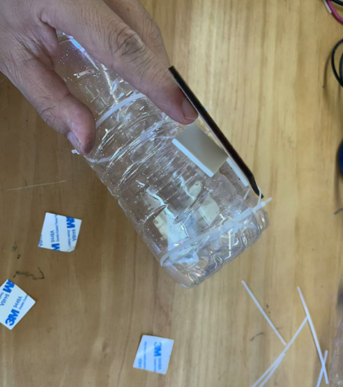 如何用矿泉水瓶制作一个风动力遥控双桨船?