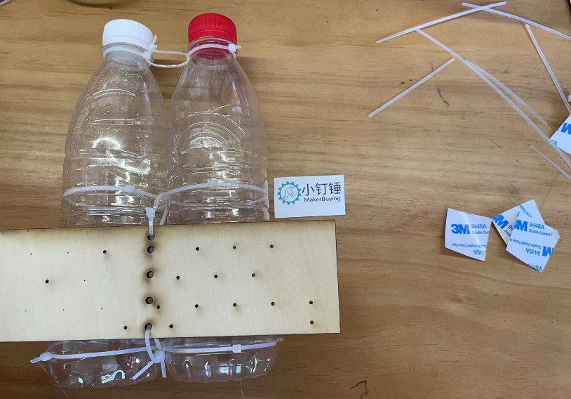 如何用矿泉水瓶制作一个风动力遥控双桨船?