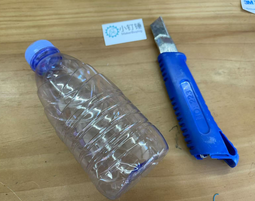如何用矿泉水瓶制作一个风动力遥控双桨船?