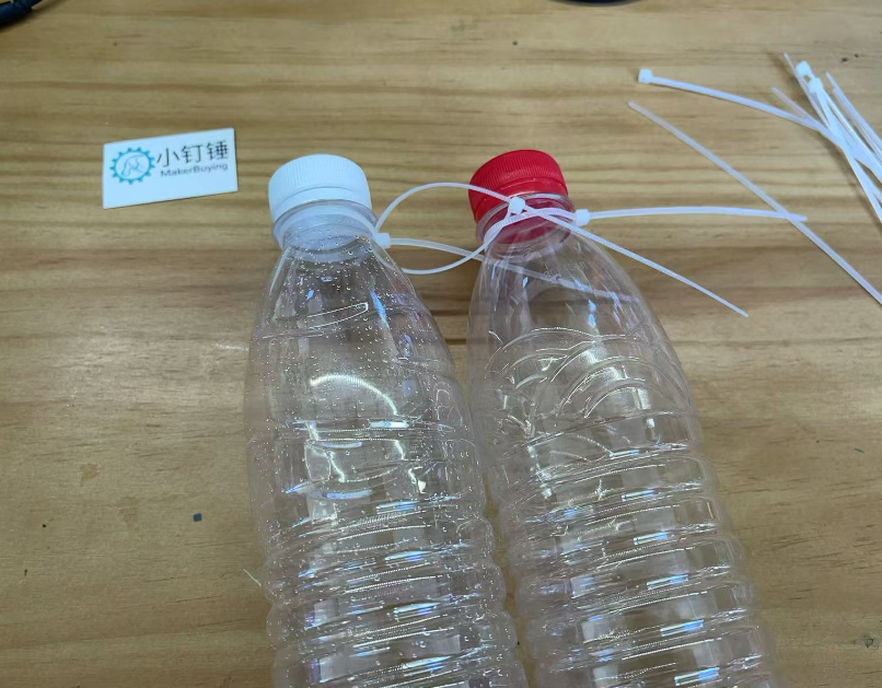如何用矿泉水瓶制作一个风动力遥控双桨船?